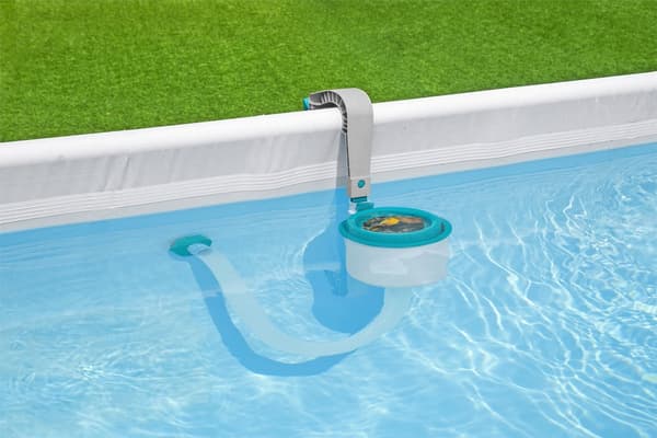 Poolskimmer med justerbart fäste, för uppblåsbar/ram-pool, inkl rör