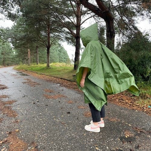 Regnponcho PVC grön 127x100 cm unisex med knappar