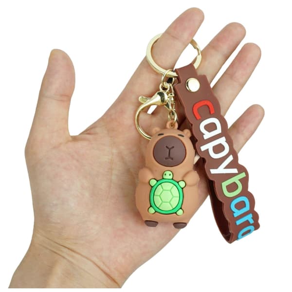 Silikonenøglering kapybara med skildpadde, metalkarabin og ring