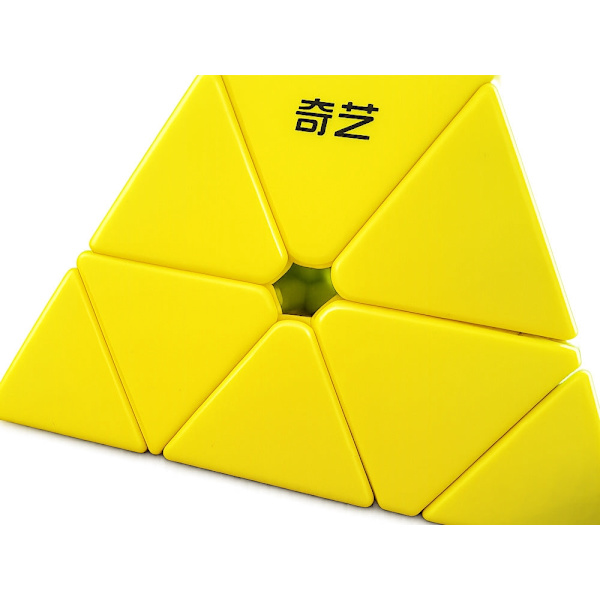 Pyraminx pyramidkub 3D logikpussel roterande plast 9,5 cm