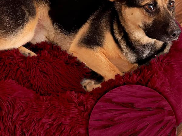 Hundeseng plys rund 80 cm skridsikker underside mørkerød