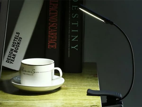 USB-ladattava lukulamppu klipsillä 9 LED musta