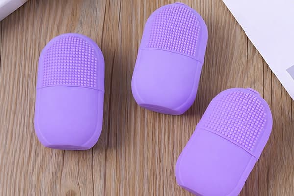 Ice roller ansikte i silikon 10 cm, lila, återanvändbar kylande massage