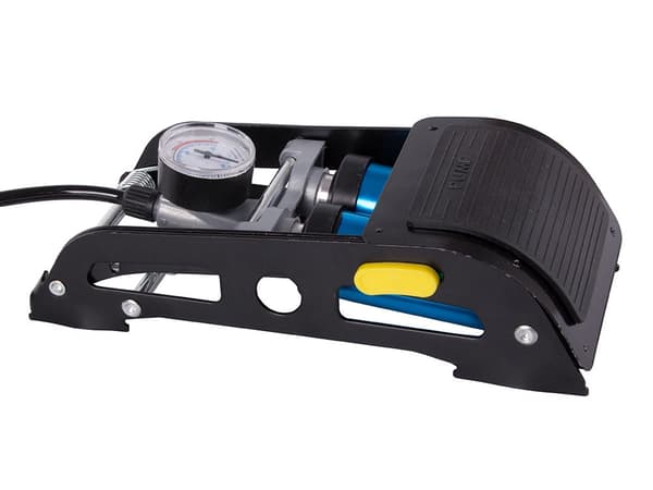 Fotpump dubbelcylinder med manometer 150 PSI/10 bar inkl 3 munstycken