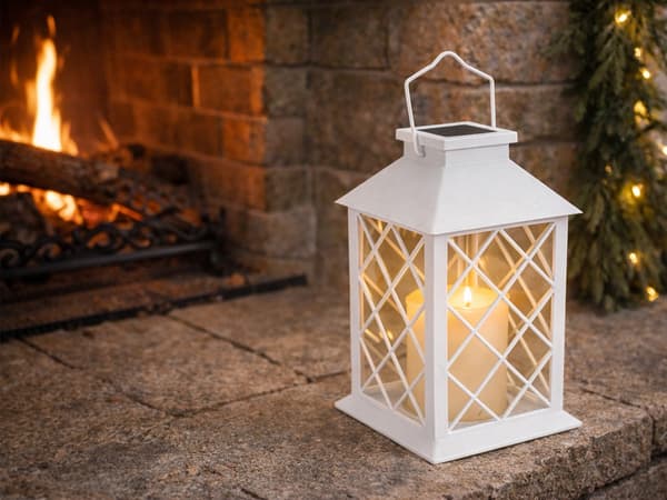 LED-lanterne med solcelle 28x14x14 cm hvid varmflakkende lys