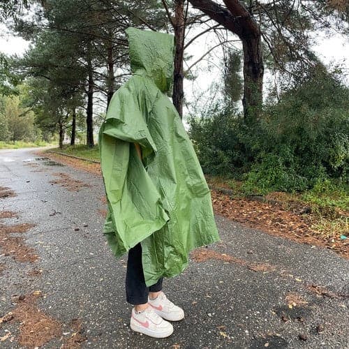 Regnponcho PVC grön 127x100 cm unisex med knappar