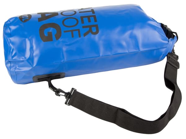 Vattentät packpåse 10 L med rullstängning och rem blå 50x29 cm