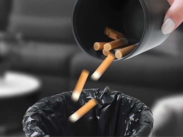 Askebæger til bil 13x6 cm med cigaretslukker og holder sort