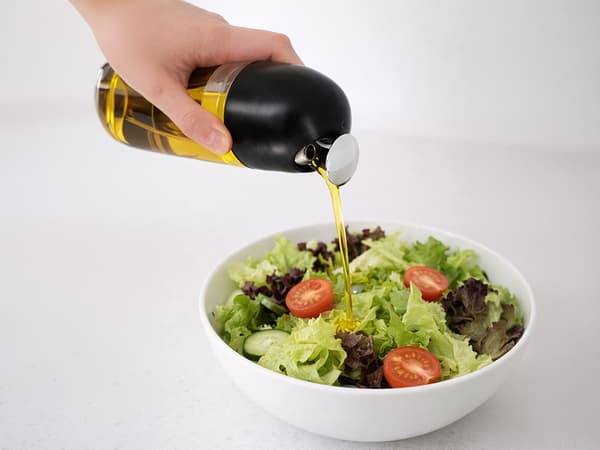 Oljedispenser glas 510 ml med gravitationskork svart