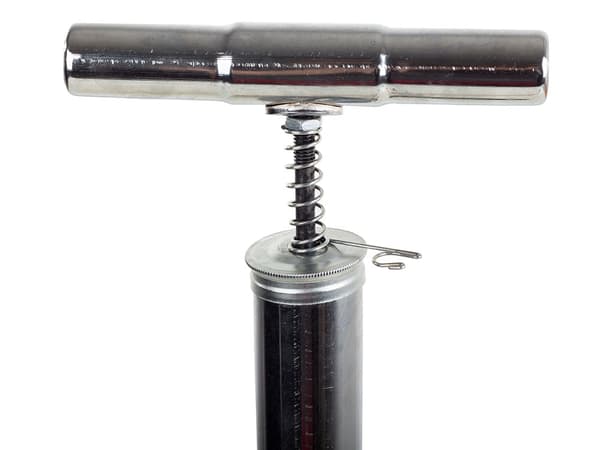 Manuell metallpump med tryckmätare slang 55 cm för däck och bollar