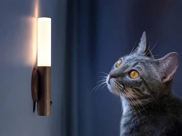 LED væglampe med bevægelsessensor magnetfæste USB-C genopladelig mørkebrun