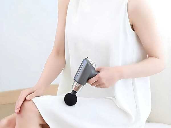 Massagepistol med 4 massagehoveder 6 niveauer USB-C grå