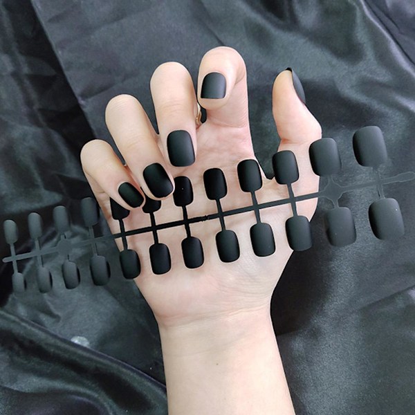 24 st Matte Bare Skin Tone Korta Nagelbitar black 24pcs