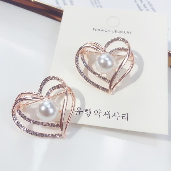 Koreanskt mode ny professionell outfit tillbehör legering kärlek pärla brosch hjärtformad strass corsage för kvinnor bröllop