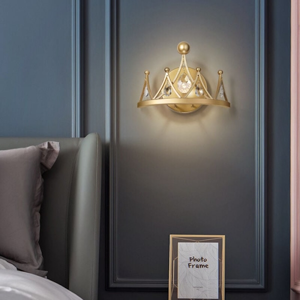 Gullkrone Vegglampe Metall Krystall Moderne Sengelampe for Soverom Egnet for Stue Dekorasjon