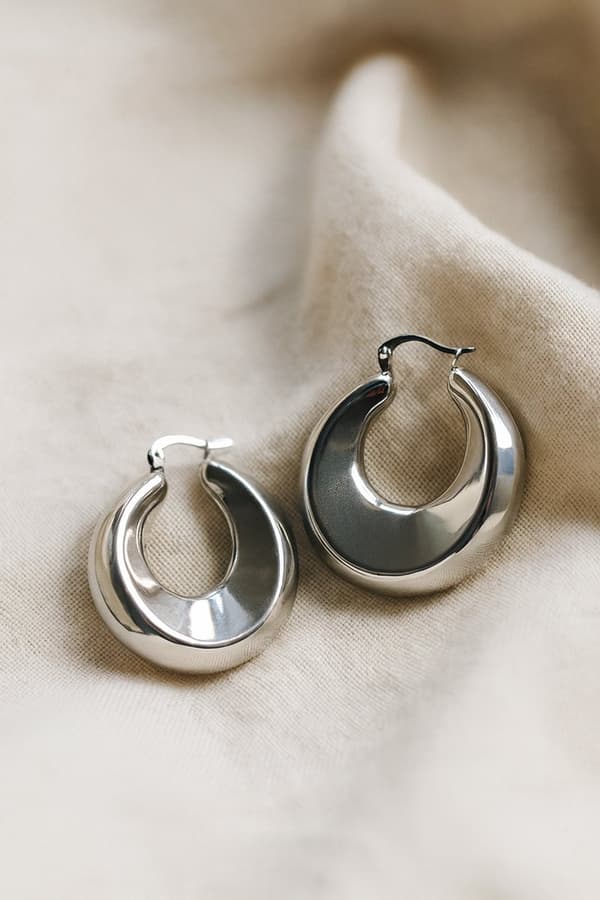 Lundholm Chunky Sølv Hoop Øreringe til Kvinder, Vandtætte Statement Hoops i Rustfrit Stål, Allergivenlige, 3.5 x 3.9 cm, Gaveæske Inkluderet