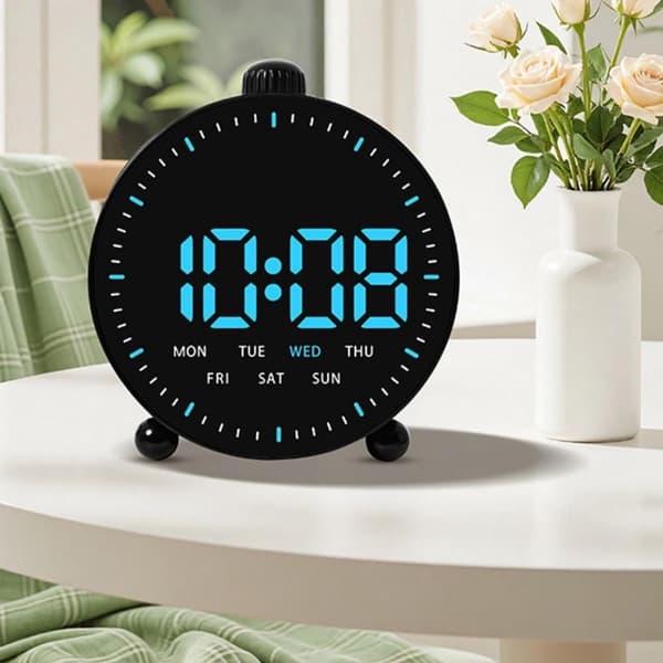 Digital LED-väckarklocka med nedräkningstimer, datumvisning och dubbla alarm, hoppande sekunder, batteridriven, svart och vit för sovrum och nattduksbord