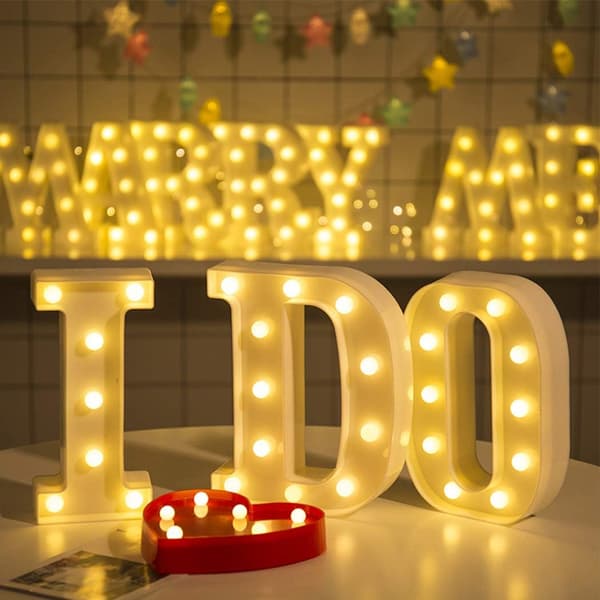 LED-bokstavlys for bursdag og bryllupsdekorasjon, batteridrevet (S) S