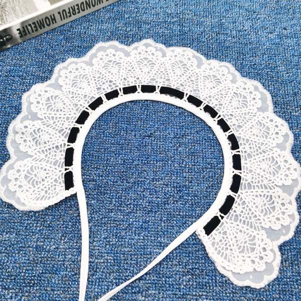 Elegant dubbellagers mesh falsk krage med broderade blommor och snörning