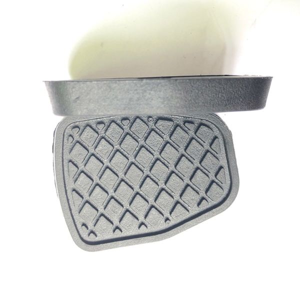 2 kpl Bilbromskoppling Gummi Pedal Pad Set Cover Ersättningstillbehör Kompatibel för Subaru-Forester 36015GA111
