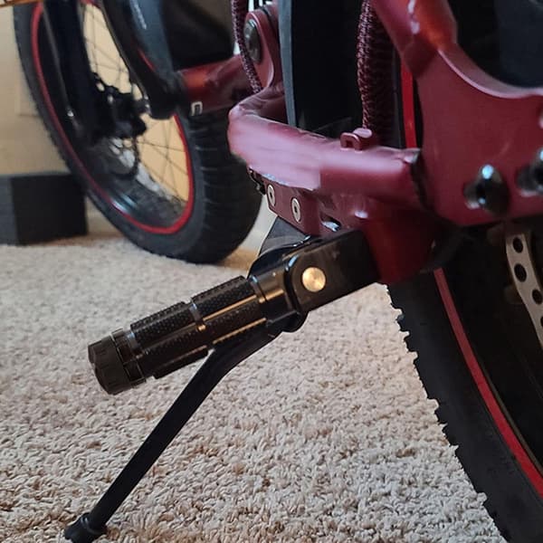 M8 Foldbare Fodpinde, CNC Aluminium Anti-Slip Passagerfodstøtter Til Motorcykler, Fatbikes Og Scootere, Sæt Af 2, Sort