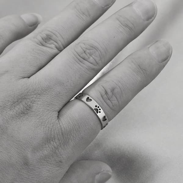 Ring med poter og hjerter - dyreprint - katt/hund/dyr - rustfritt stål Silver grey Silvergrå