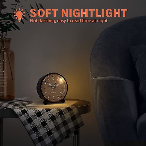 Silent Analog Alarm Clock with Battery Operation, Night Light and Alarm