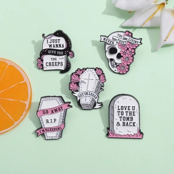 Love U To The Tomb Emalj Pins Punk Vit Kista Skelett Orm Blomma Brosch Badge Gotisk Unik Lapel Smycken Present Till Vänner