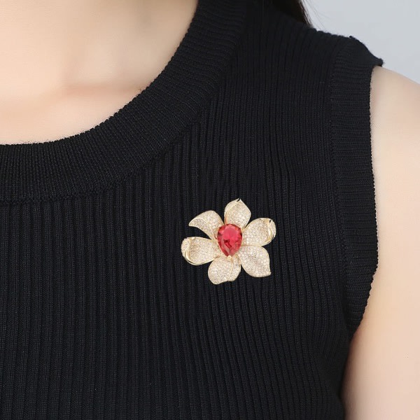 Mode Guld Rhinestone Blomma Brosch för Kvinnor Kristallröd Bröllop Mors Dag Present, Koppar, Zirkon