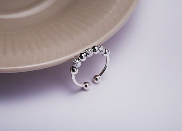 Anti-stress ring med 7 roterbare kobberperler Silver Sølv