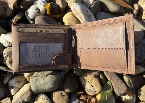 Plånbok för män i premium Hunter-läder med RFID-skydd, 12 kortfack, myntfack, blixtlåsficka, kompakt bifold för män, brun