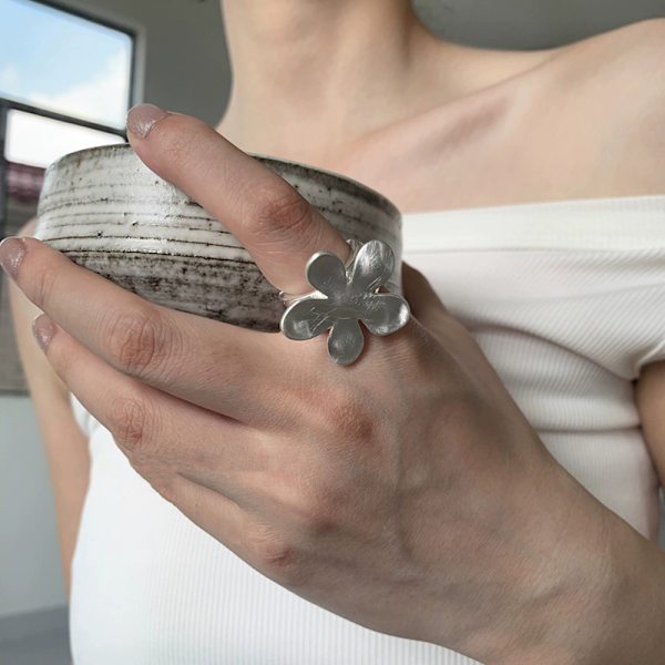 Lätt lyxig stor blomformad öppen ring, överdimensionerad och justerbar Silver
