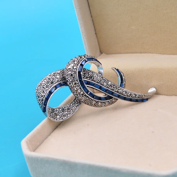 Rhinestone Svart Blomst Brosje Dam Vintage Antik Sølv Brosje Nål Elegant Utsøkt Brosje til Gave