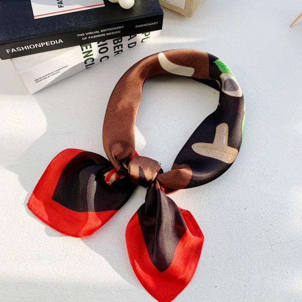 AVEKI Silk Feeling Scarf Keskikokoinen Neliö Satiini Päähuivit Naisille 27,5 × 27,5 tuumaa, Musta-1