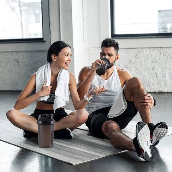 TG Shaker-pullo Proteiinijuoma- ja Shaker-pullo langalla varustettuna, musta