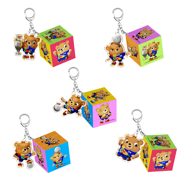 2024 Saksan jalkapallon EM-kisojen maskottiavainnauha kolmikerroksinen Rubikin kuutio pieni Rubikin kuution riipuskoriste lahja Maskotti potkaisee Mascot kicking ball Small Rubik's Cube