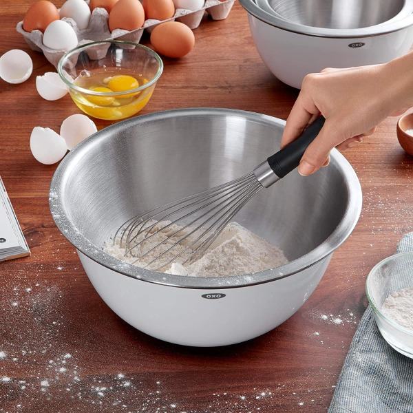 2 kpl suuria pallomaisia ​​ruostumattomasta teräksestä valmistettuja vispilöitä - 29 cm