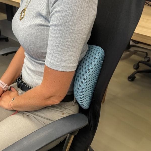 Ortopedinen ristiseläntuki memory foamista | Ergonominen ristiseläntuki sininen