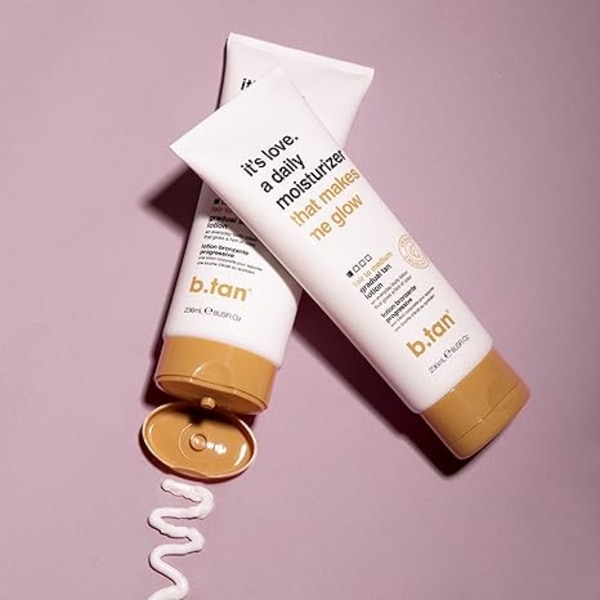 B.tan Det Er Kærlighed. En Daily Moisturizer Bronzing Balm + Glove