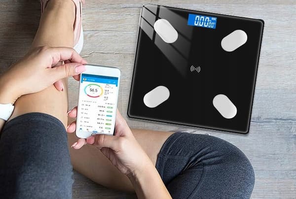 Smart Analytisk Bluetooth Badrumsvåg Svart + Mätkran
