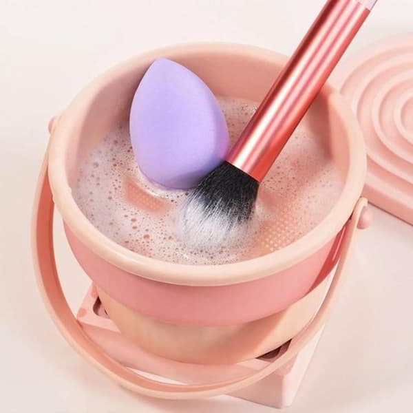 Multifunktionel 3-i-1 silikonebørsteholder og rensepude, velegnet til makeupbørster, svampebørster og pudderbørster, pink.