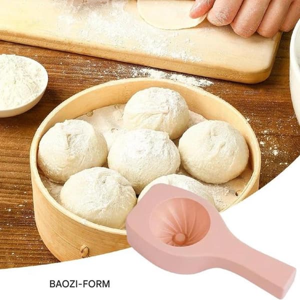 Durable, multifunctional, lightweight dumpling mold; can make dumplings with various fillings; manual dough roller; a small kitchen utensil.