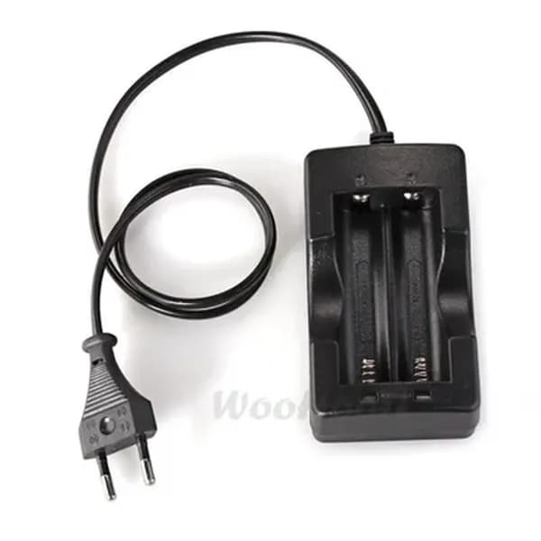 EU kablet batterilader for 18650 Li-ion oppladbare batterier