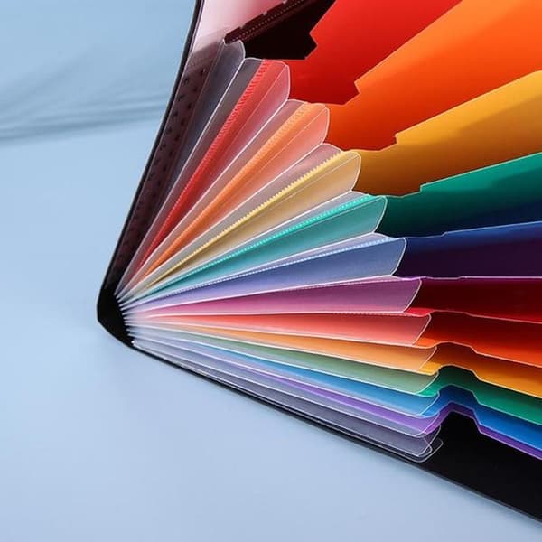Rosa bærbar A4 utvidbar dokumentmappe med 12 rom, vanntett PP-plastmappe med elastisk bånd.
