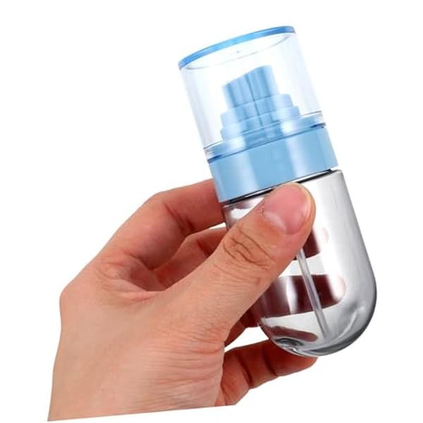 Set med 5 50 ml sprayflaskor med fin dimma, påfyllningsbara för ansiktsvård, kosmetiska researtiklar. Kompakta och lätta flaskor för