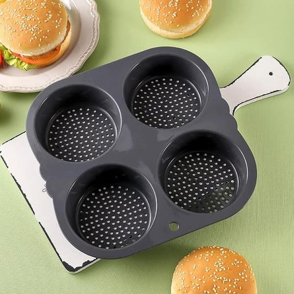 To silikoneforme til burgerboller – hver form har fire fordybninger, non-stick og fleksibel.