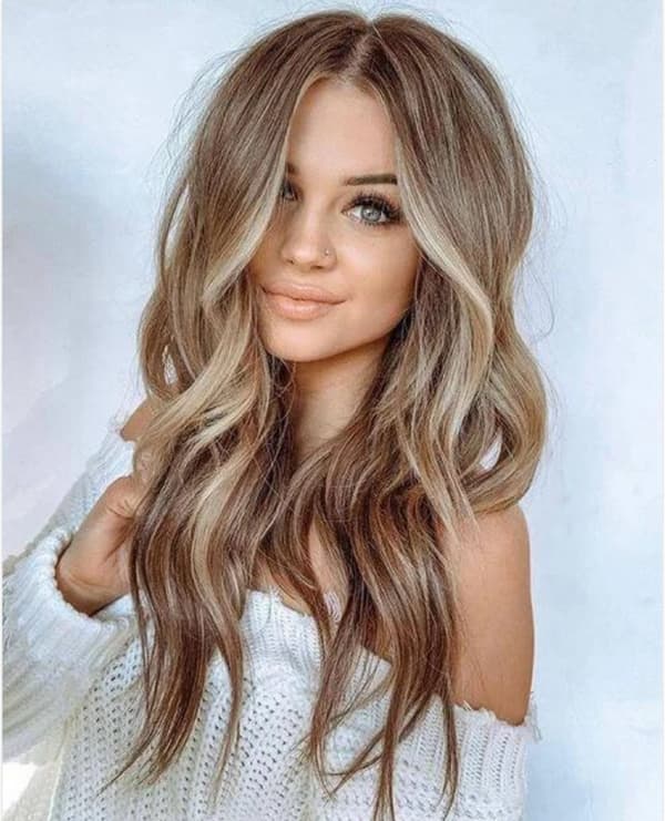Medium-length curly wig for women with a brown gradient