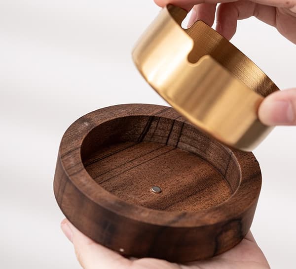 1 Black Luxury Walnut Wood Ashtray with Closed Lid -FX-