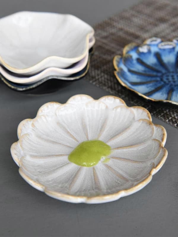 Japanese Ceramic Tableware 4.5 Inch Porcelain Bowl with Elegant Lotus Design Glazed Finish