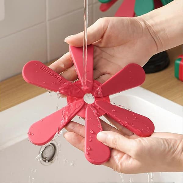 Silicone Christmas Tree Coasters with 4 Placemats, Heat-Resistant Christmas Table Decoration